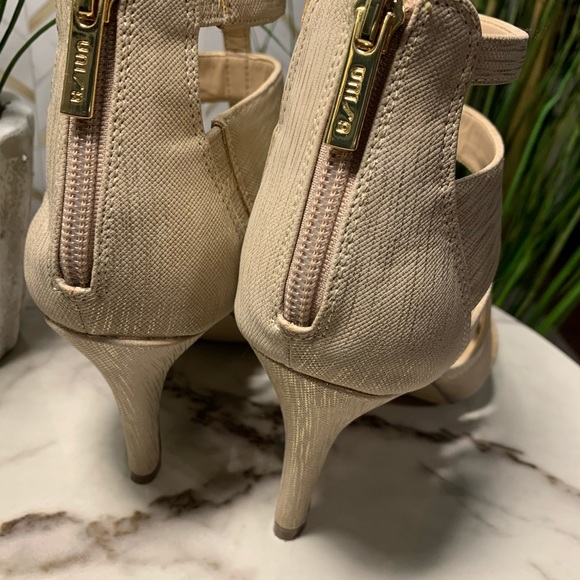 Nude tan heels - Picture 4 of 4
